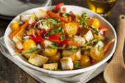 Panzanella ou salade de tomates italienne au pain