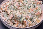Vous avez bien lu : les Américains raffolent de cette “salade de frites” ultra tendance, voici comment la reproduire