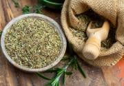 Qui y a-t-il vraiment dans les mélanges d’herbes de Provence que l’on achète ? Voici ce qu’il faut savoir pour bien choisir