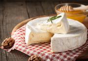 Ni feta, ni mozza : cette recette de brie fouetté aux pêches et miel va devenir votre nouveau chouchou de l’apéro d’été