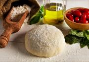 "C'est meilleur, moins cher et bien plus sain" : une diététicienne partage sa recette de pâte à pizza sans huile