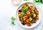 “ C’est extraordinaire !” : François-Régis Gaudry partage la recette sicilienne de la caponata qui va détrôner la ratatouille