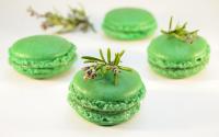 Macarons poires-romarin