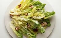 La salade César : histoire et recette d’un grand classique bistrotier