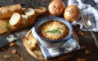 Oubliez les Bouillons parisiens, cette recette de soupe à l’oignon maison est la meilleure !