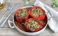 Pour changer des tomates, voici notre recette de poivrons farcis parfaite pour les repas d’été en famille !