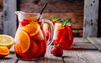 Plus légère et rafraîchissante, la sangria au cidre est le nouveau cocktail qu’on va adorer siroter tout l’été !