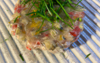 Tartare d'huîtres de Normandie sur gelée de crustacés, herbes fraîches et croustillant à la pomme