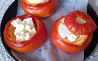 Petits feuilletés ronds à la tomate et au chèvre