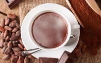 Pourquoi le cacao ne se mélange pas dans le lait froid ?