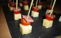 brochettes apéritives de tomates et fromage