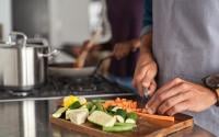 "Les épaules droites, bien alignées" : Norbert Tarayre dévoile ses astuces pour émincer les légumes comme un vrai chef !