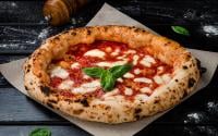 Ce champion du monde dévoile sa méthode pour une pizza croustillante, même sans four à bois