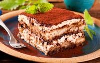 "Régalez vous, moi j’adore ce dessert !” : Christophe Michalak partage sa recette ultra-gourmande de tiramisu !