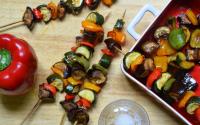 Brochettes de légumes marinées au ketchup