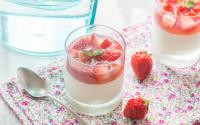 Panna Cotta et fraises en gelée