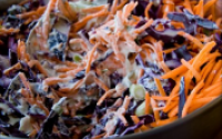 Salade de coleslaw au chou rouge et aux carottes