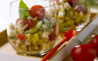 Salade de Crozets, dés de tomate, poivron jaune, concombre, feta, basilic, vinaigrette à l'huile d'olive et au citron
