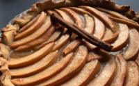 Tarte fine aux pommes au beurre demi-sel et à la cannelle 