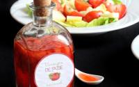 Vinaigre de fraises & petite salade fraiche