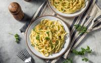 “On se prépare une recette de placard” : François-Régis Gaudry partage sa recette de linguine au beurre et sardines en boite