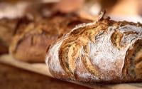 Ce pain vendu en supermarché est souvent boudé par les consommateurs : il est pourtant idéal pour le petit déjeuner !