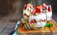 L’eton mess : la recette parfaite pour faire un dessert minute avec des fraises (et d’autres fruits)