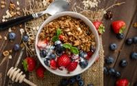 Granola : lesquels choisir ou éviter au supermarché ? Une diététicienne livre son verdict