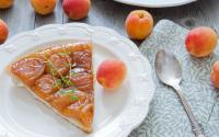 Tartelette aux abricots, thym et amandes