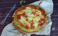 Découvrez cette recette qui transforme des courgettes en pizza ludique et savoureuse