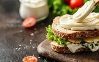 Par quoi remplacer le beurre ou la mayonnaise dans un sandwich pour l'alléger ?