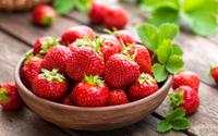 Ne jetez plus les queues de fraises : elles méritent mieux ! Voici notre recette parfaite pour les transformer