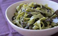 Tagliatelles et spaghettis de la mer au pesto de pistache