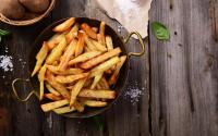 Cet ingrédient basique va vous permettre de faire des frites au four bien croustillantes