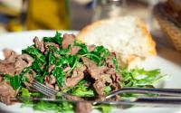 Straccetti à la romaine : Laurent Mariotte livre sa recette express de bœuf à l’italienne