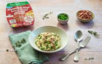 Gourmand et printanier, ce risotto aux petits pois et allumettes végé haricots rouges fumées va bluffer toute la famille