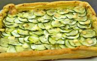 Tarte fine aux courgettes, chèvre et pesto