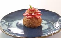 Bouton de rose (Chou croustillant riz au lait, coco et fraise)