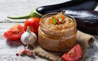 "Une recette simple comme bonjour et qui sent bon le soleil " : Julie Andrieu partage sa recette de confit d'aubergine pour sublimer les pâtes !