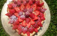 Tarte traditionnelle aux fraises et à la crème pâtissière