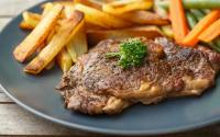 Entrecôte grillée et frites maison