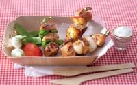 Brochettes de poulet, sauce au yaourt