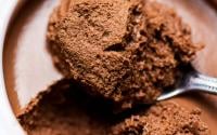 “Pour trois raisons” : pourquoi les mousses au chocolat industrielles font l’impasse sur l'œuf dans leur recette ?