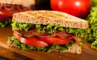 “Mon sandwich préféré de l’été” : simple et gourmande, François-Régis Gaudry partage une recette parfaite pour vos pauses déjeuner ou vos pique-niques !