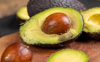 Marre de l’avocat qui noircit trop vite ?” : Une primeur et MOF partage 3 astuces pour le garder frais au moins 3 jours !