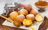 “Le goûter estival de mon enfance” : François-Régis Gaudry partage sa recette familiale de beignets à la menthe et au miel