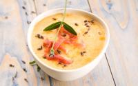 Soupe de melon au basilic et jambon sec