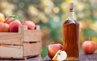 Ne jetez plus vos épluchures de pommes : voici comment faire votre vinaigre de cidre maison avec !