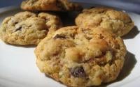 Cookies aux noix du brésil, chocolat au lait et fève tonka