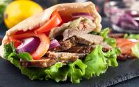 Pourquoi appelle-t-on les kebabs des sandwichs grecs ?